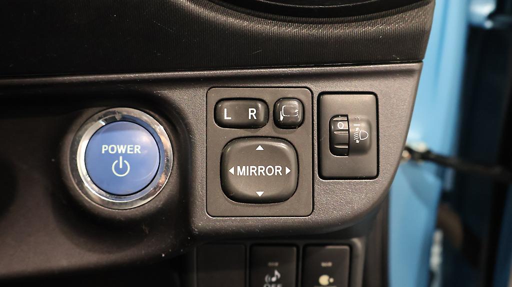 2012 Toyota Aqua Push Button Start image 338330