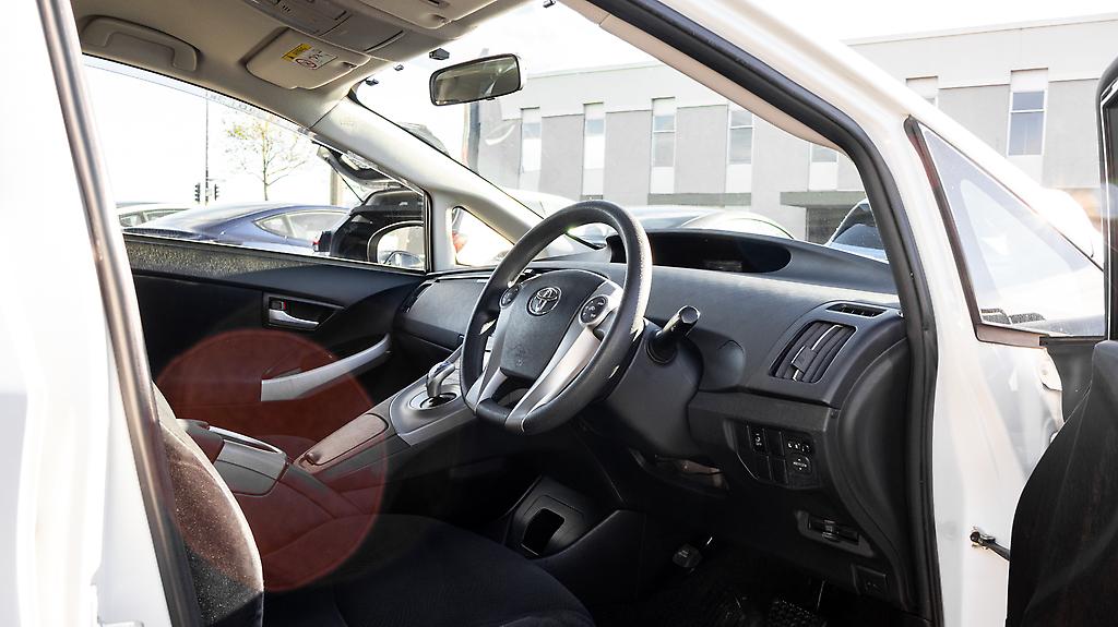 2013 Toyota Prius S Model / Push Start / Hybrid image 338460