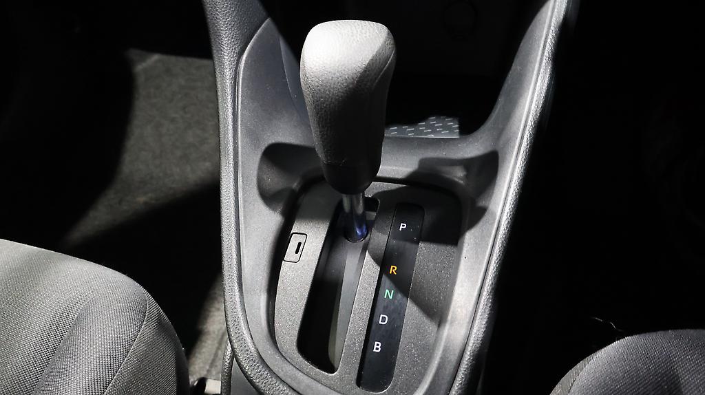 2020 Toyota Yaris Push Button Start + Reverse Camera image 340509