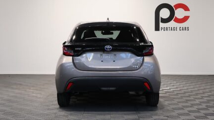 2020 Toyota Yaris Push Button Start + Reverse Camera image 340498