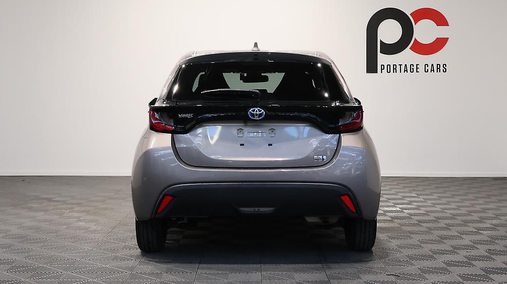 2020 Toyota Yaris Push Button Start + Reverse Camera image 340498