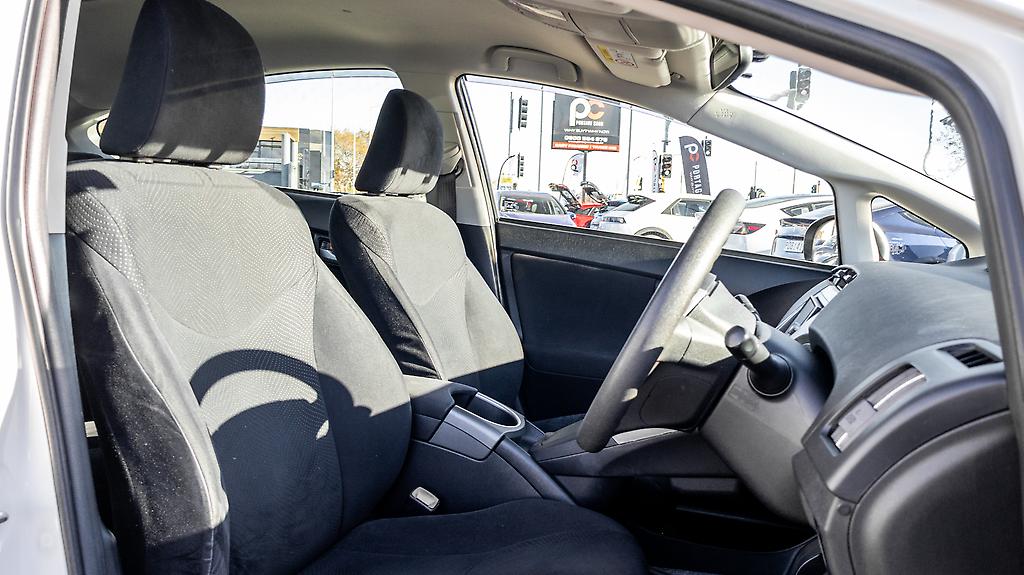 2013 Toyota Prius S Model / Push Start / Hybrid image 338459