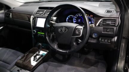 2012 Toyota Camry Hybrid G Package with Cruise Control image 340345