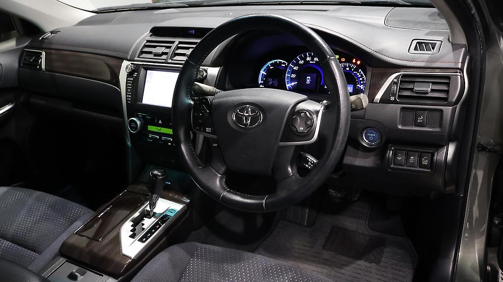 2012 Toyota Camry Hybrid G Package with Cruise Control image 340345