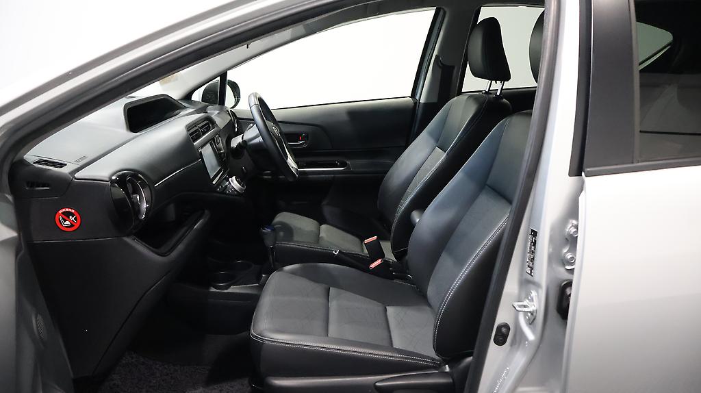 2015 Toyota Aqua G Black Leather Selection image 339282