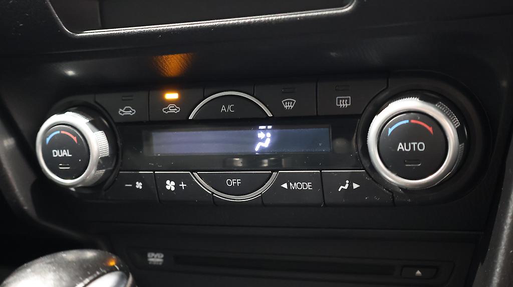 2015 Mazda Axela Sports 20S Touring image 337687