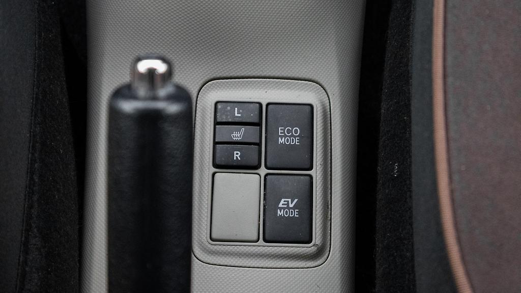2012 Toyota Aqua G Hybrid image 336911