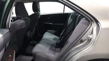 2012 Toyota Camry Hybrid G Package with Cruise Control image 340341