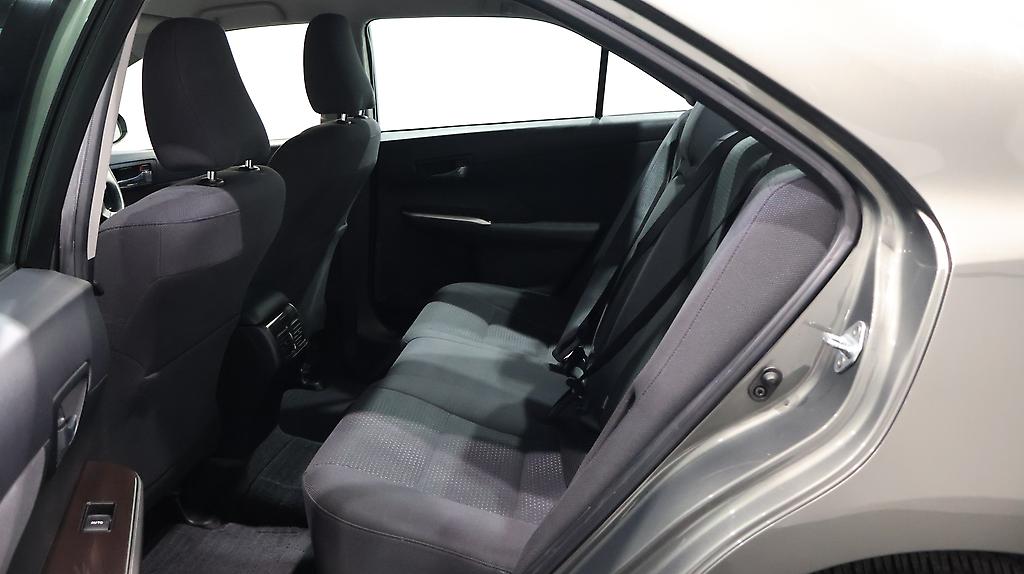 2012 Toyota Camry Hybrid G Package with Cruise Control image 340341