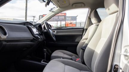 2013 Toyota Corolla AXIO Fielder Sedan Version image 340443