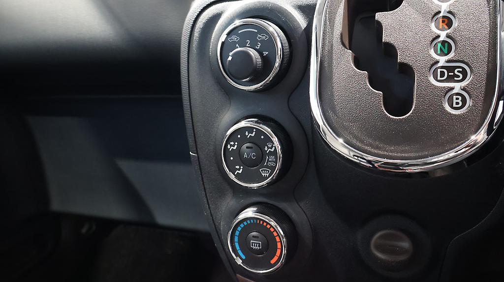 2014 Toyota Spade F Jack – Push Start with Reverse Camera image 339402