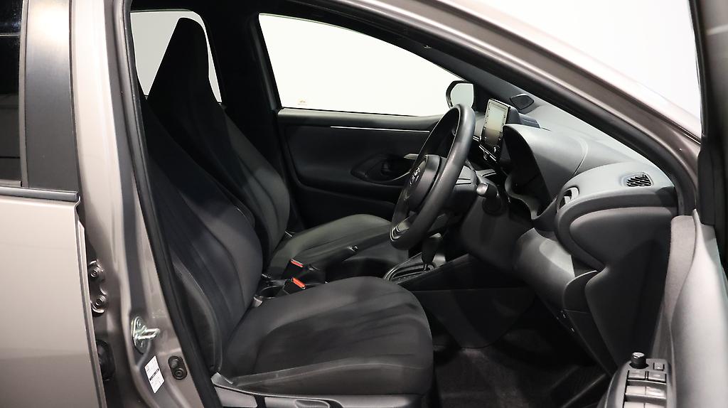 2020 Toyota Yaris Push Button Start + Reverse Camera image 340503