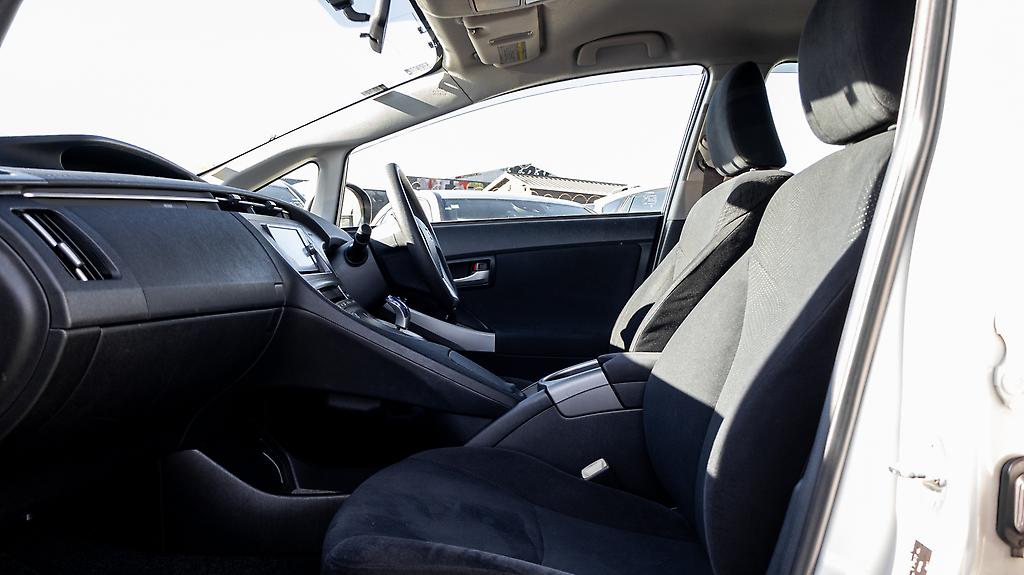2013 Toyota Prius S Model / Push Start / Hybrid image 338464