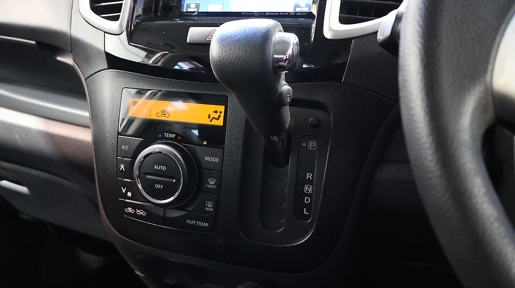 2014 Suzuki Solio X-DJE Smart Key and Reversing Camera image 337955
