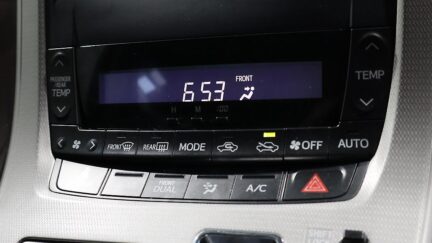 2012 Toyota Vellfire 2.4Z image 338505