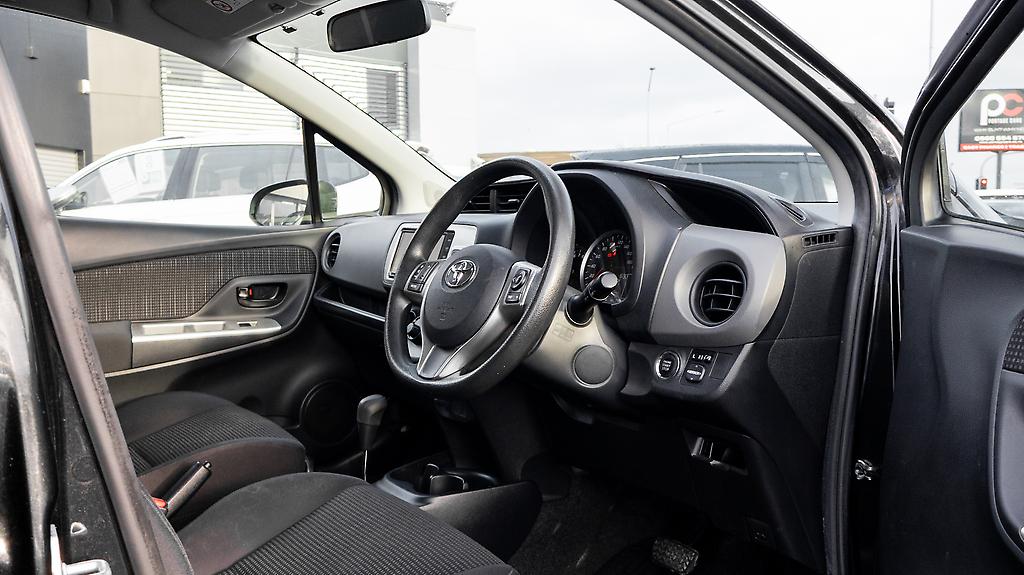 2015 Toyota Vitz Push start,Traction control I stop image 340058