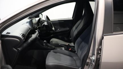 2020 Toyota Yaris Push Button Start + Reverse Camera image 340500
