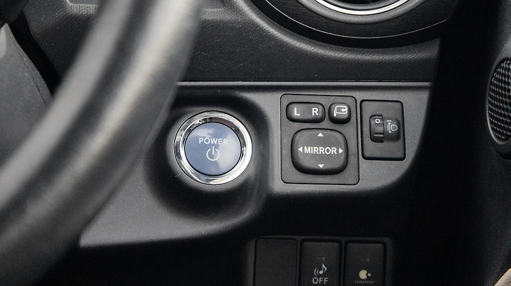 2012 Toyota Aqua G Hybrid image 336910