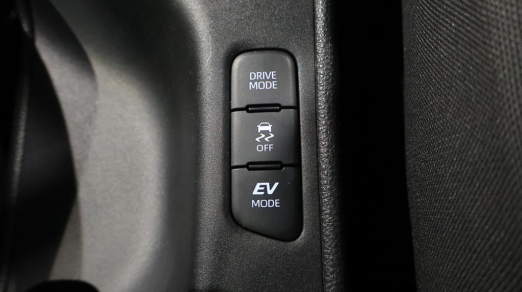 2020 Toyota Yaris Push Button Start + Reverse Camera image 340510