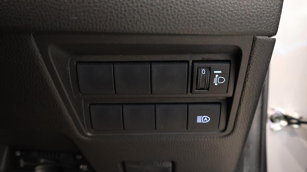 2020 Toyota Yaris Push Button Start + Reverse Camera image 340511