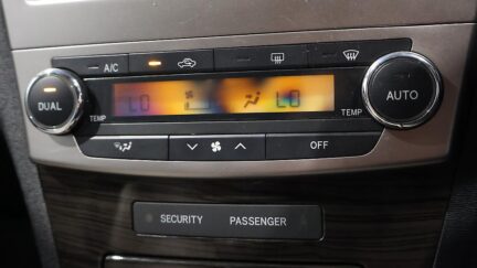 2013 Toyota Avensis Wagon Push Start with Cruise Control image 339467