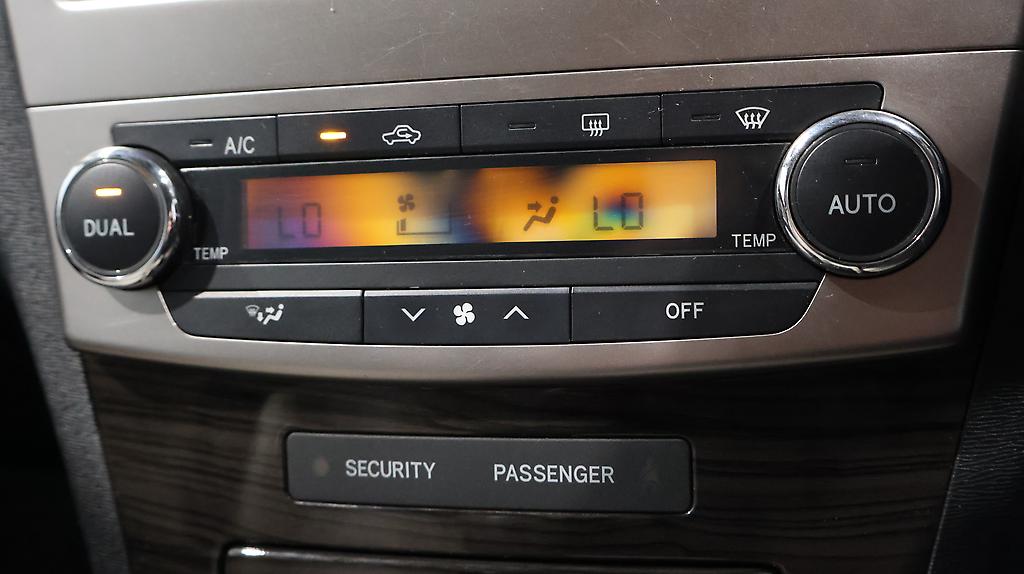 2013 Toyota Avensis Wagon Push Start with Cruise Control image 339467