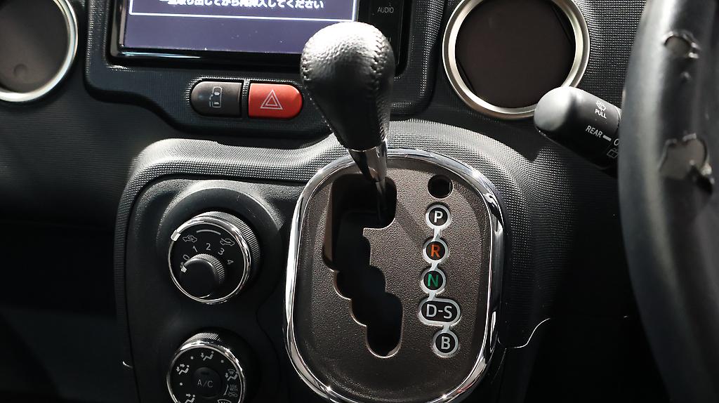 2014 Toyota Spade F Jack – Push Start with Reverse Camera image 339403