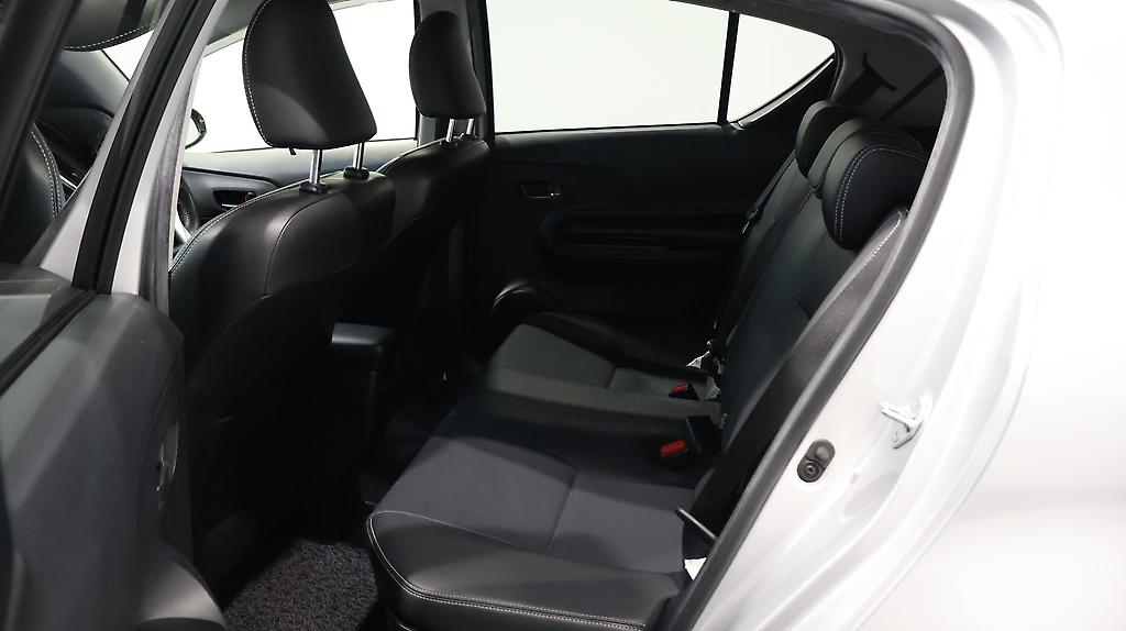 2015 Toyota Aqua G Black Leather Selection image 339283