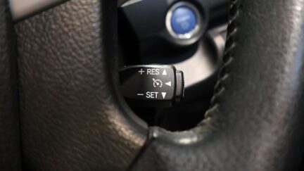 2012 Toyota Camry Hybrid Leather-PKG with Cruise Control image 339365