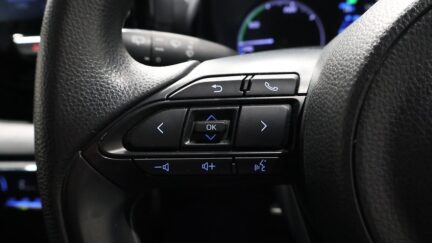 2020 Toyota Yaris Push Button Start + Reverse Camera image 340512