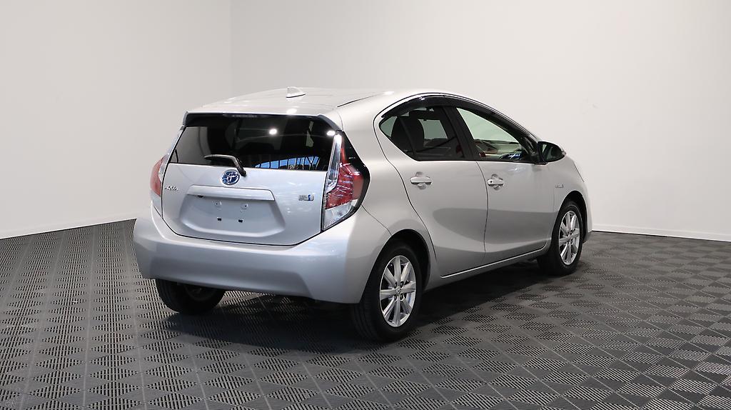 2015 Toyota Aqua G Black Leather Selection image 339279