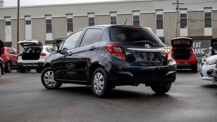 2015 Toyota Vitz Push start,Traction control I stop image 340050