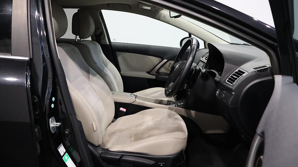 2013 Toyota Avensis Wagon Push Start with Cruise Control image 339462