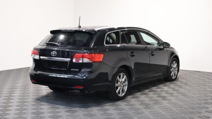 2013 Toyota Avensis Wagon Push Start with Cruise Control image 339456