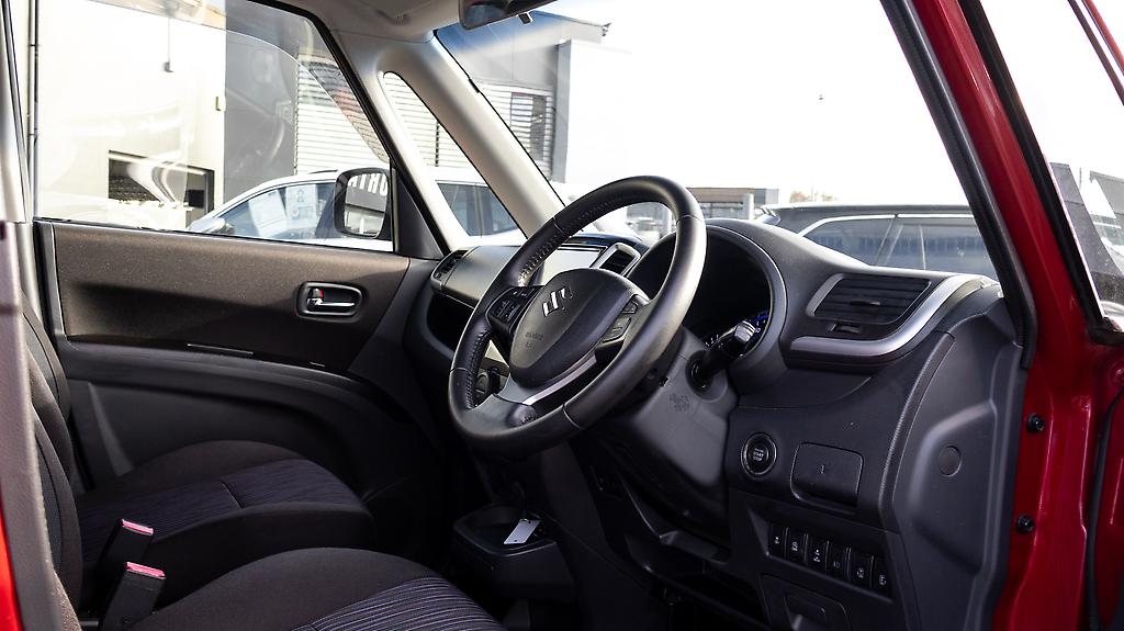 2015 Suzuki Solio Hot red EDITION image 340421