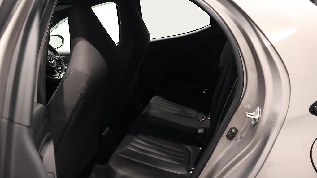 2020 Toyota Yaris Push Button Start + Reverse Camera image 340501
