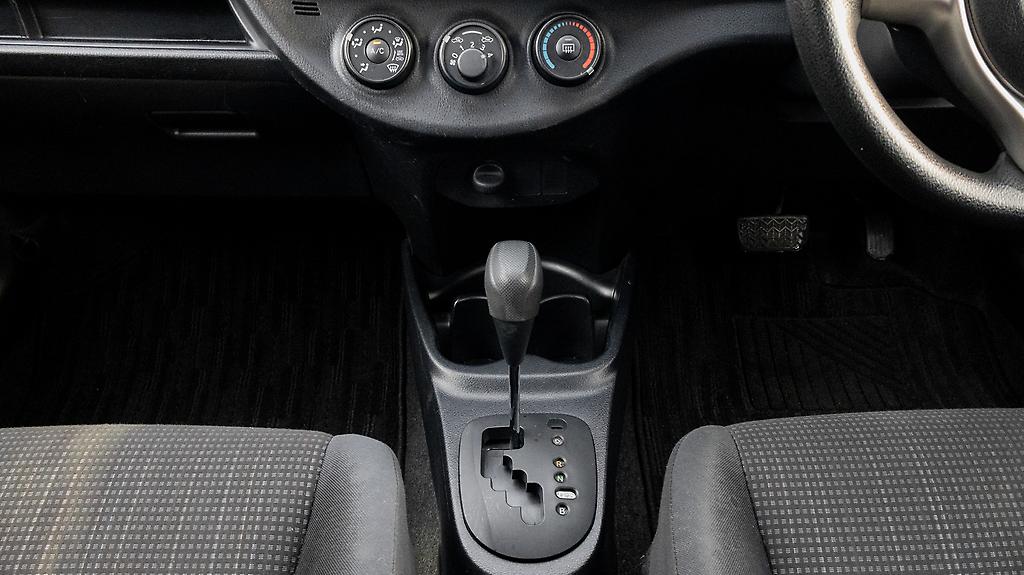2015 Toyota Vitz Push start,Traction control I stop image 340060