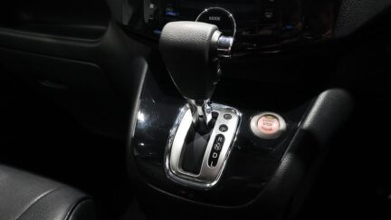 2013 Nissan Serena Hybrid Highway Star S V Selection image 337801