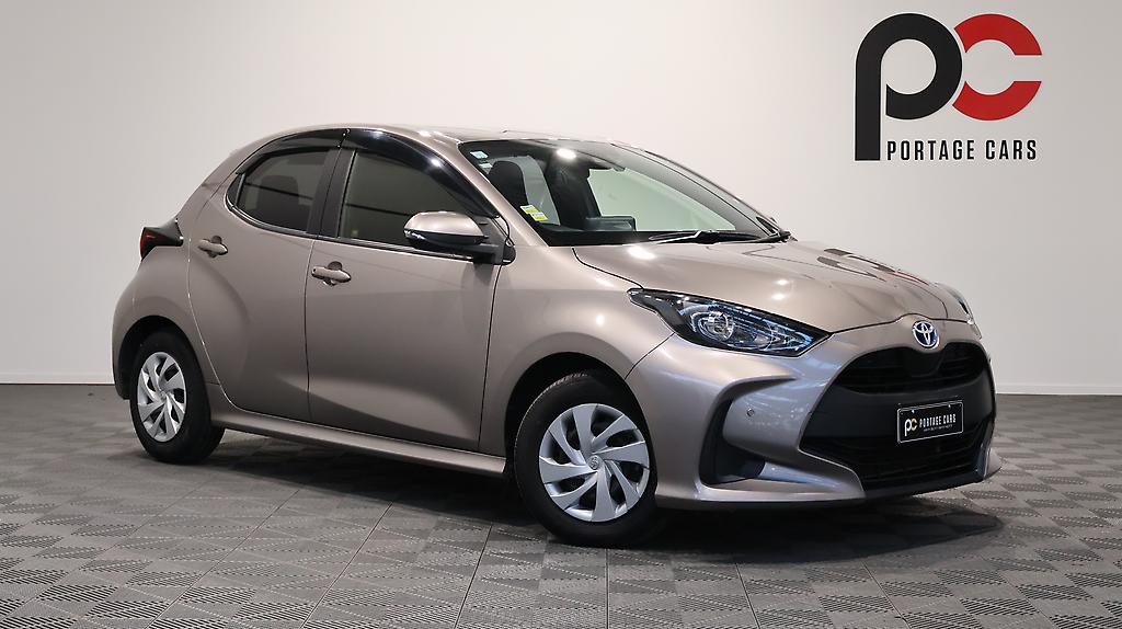 2020 Toyota Yaris Push Button Start + Reverse Camera image 340492