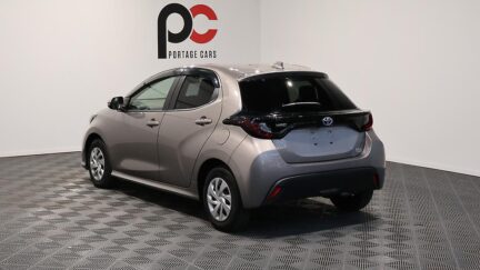 2020 Toyota Yaris Push Button Start + Reverse Camera image 340496