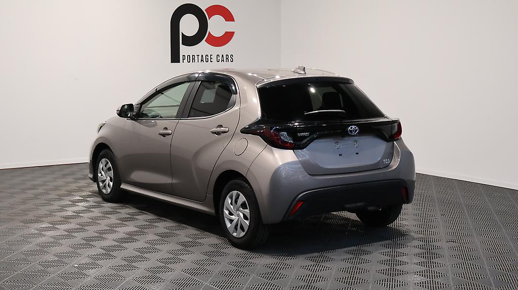 2020 Toyota Yaris Push Button Start + Reverse Camera image 340496