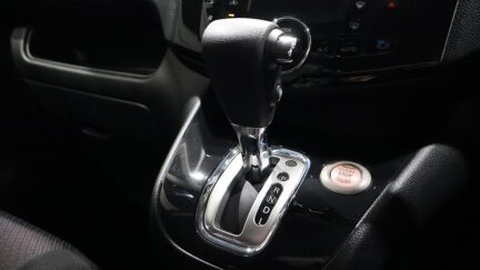 2013 Nissan Serena Hybrid Highway Star image 339537