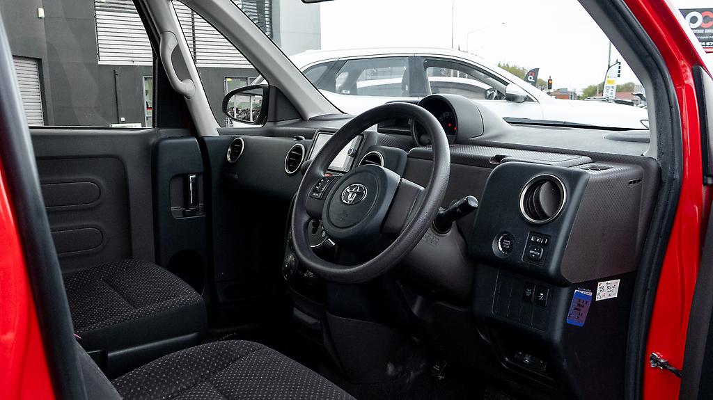 2012 Toyota Spade F Model – Push Button Start image 336174