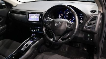 2014 Honda Vezel X Hybrid with Cruise Control, Smart Key and Reverse Camera image 345177