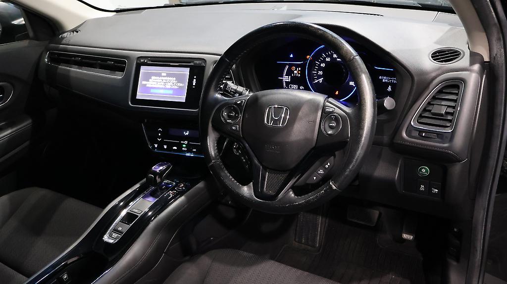2014 Honda Vezel X Hybrid with Cruise Control, Smart Key and Reverse Camera image 345177