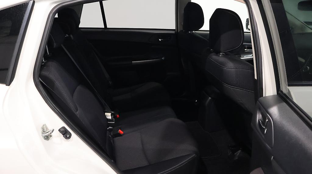 2015 Subaru Impreza Cruise Control + Half Leather Seats image 343473