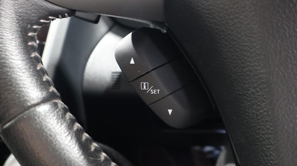 2015 Subaru Impreza Cruise Control + Half Leather Seats image 343483