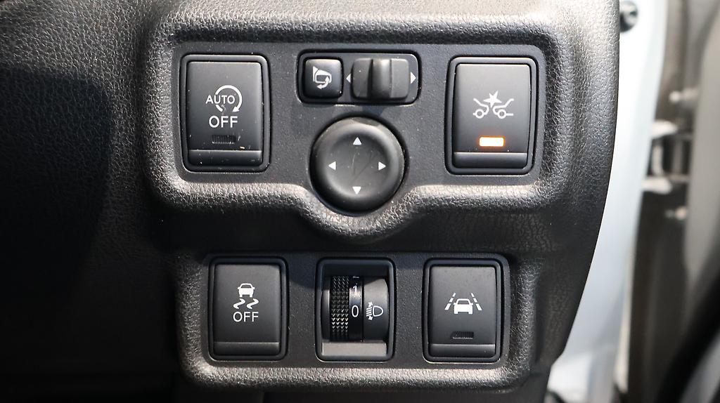 2014 Nissan Note X Emergency Brake Package image 344831