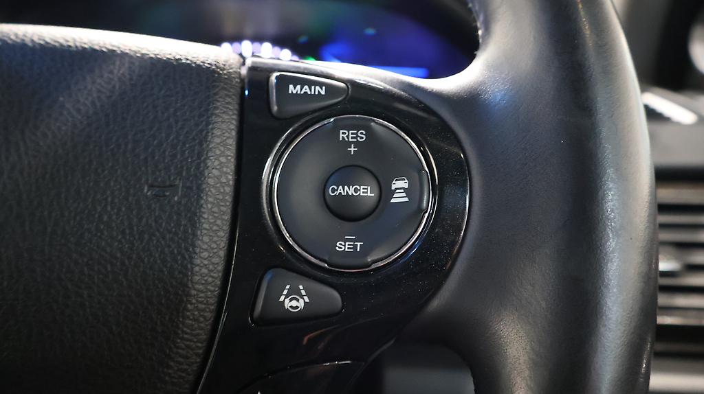 2013 Honda Accord Hybrid EX – Cruise Control and Reverse Camera image 345293