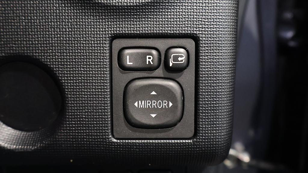 2013 Toyota Spade F Model image 343234